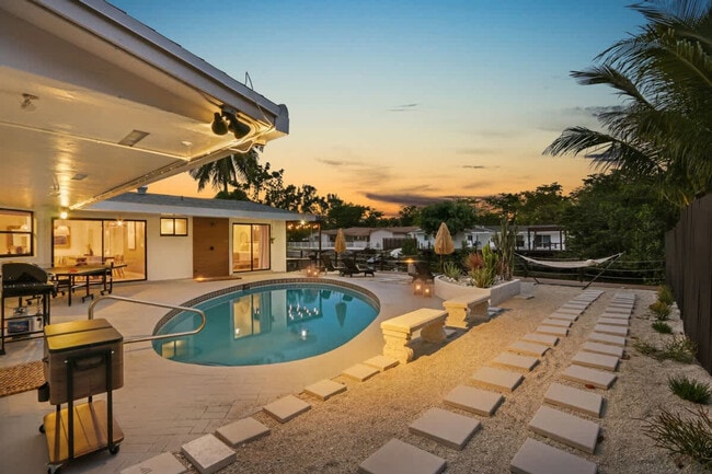 Building Photo - 2325 NE 195th St