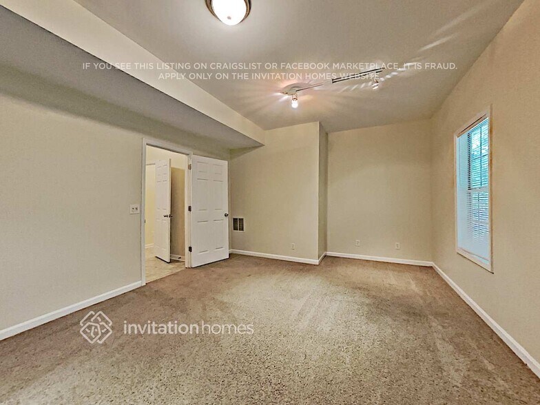 Building Photo - 275 Promenade Way SW