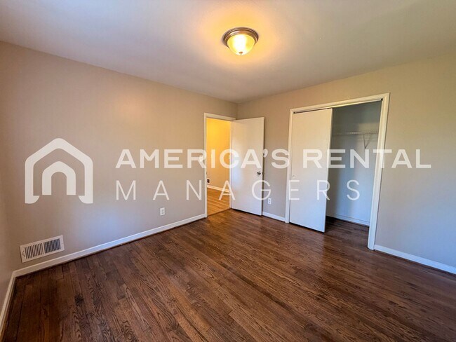 Building Photo - Half-Month Off Move-in Special! Cozy & Convenient 3-Bedroom Home for Rent! SECTION 8 FREINDLY!