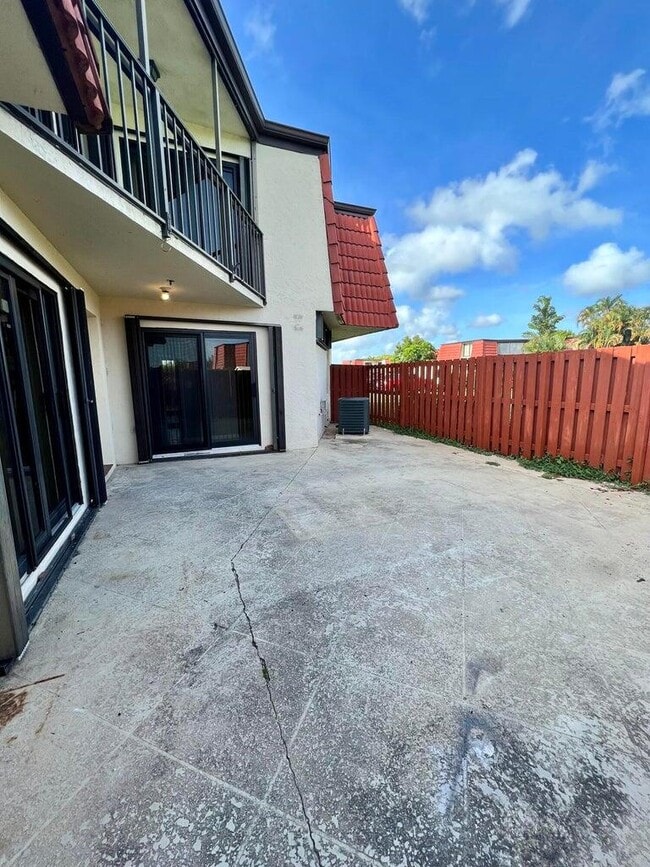 Building Photo - 3768 Victoria Dr