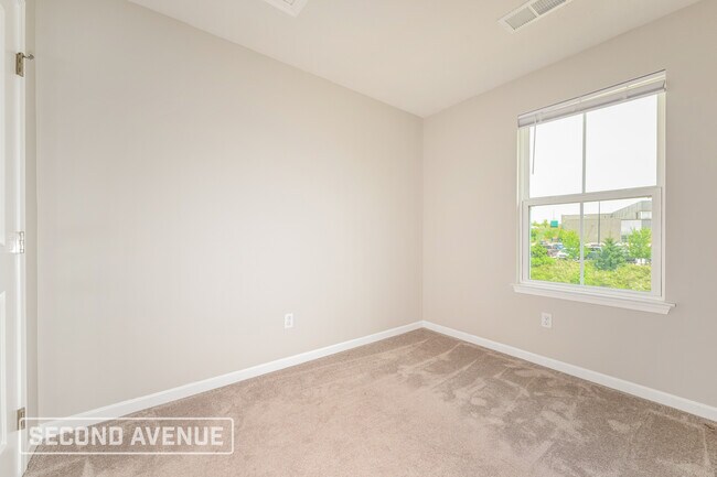 Building Photo - 2028 Cade Dr