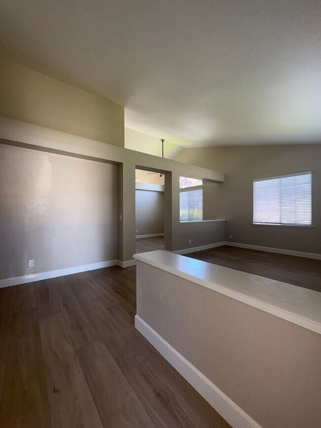 Building Photo - 798 Shannon Dr