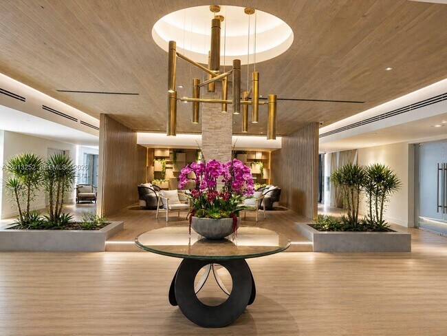 Building Photo - 2301 Collins Ave