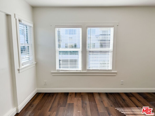 Building Photo - 338 S Benton Way