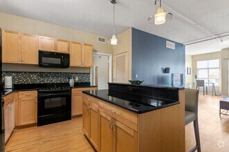 Building Photo - Piazza Condo - Fully Furnished 2bd/2ba - S...