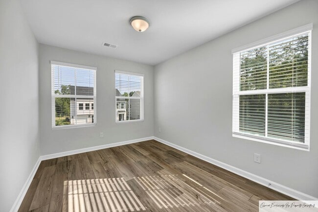 Building Photo - MODERN 3 BEDROOM IN LEXINGTON'S MURRAY VILLAGE