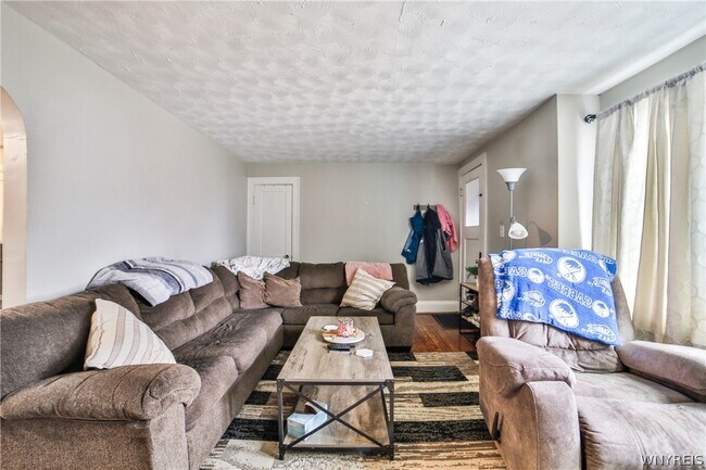 Building Photo - 153 Springville Ave