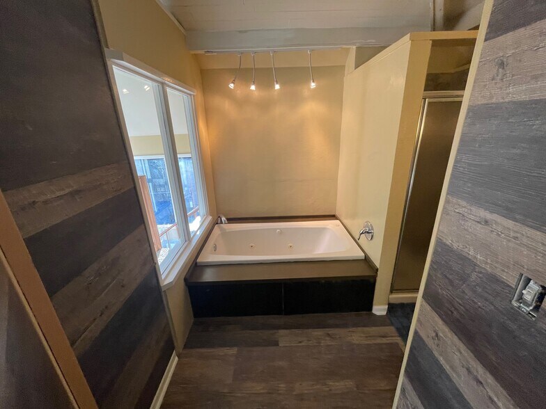 Building Photo - 1991 Glen Garry Dr