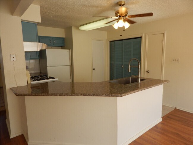 Building Photo - 8623 Beechcrest St
