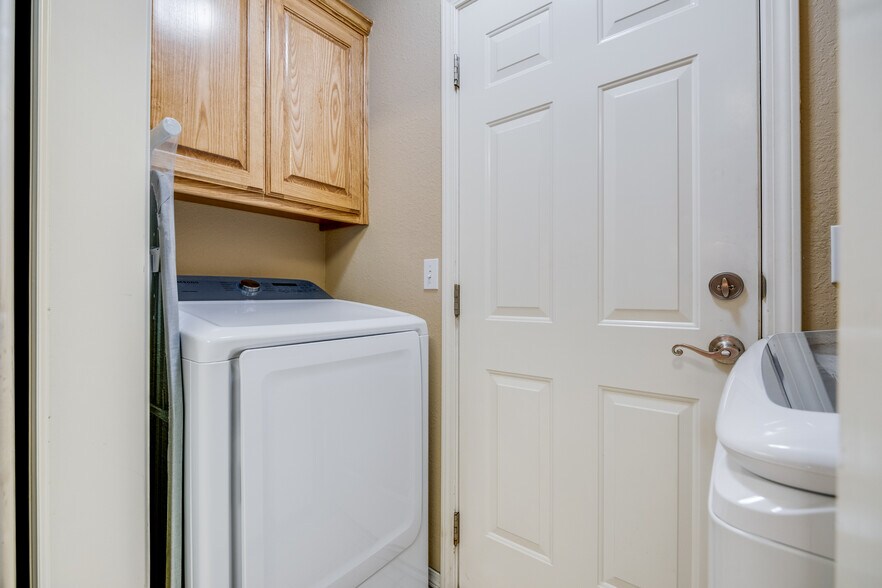 Utility room with W/D - 4527 Ida Louise Ct