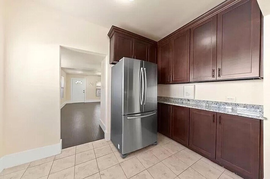 Building Photo - Charming Beacon Hill home with large private backyard