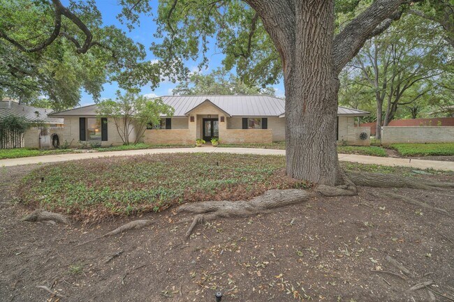 Building Photo - CHARMING 5 BDRM HOME IN CASTLE HILLS!!