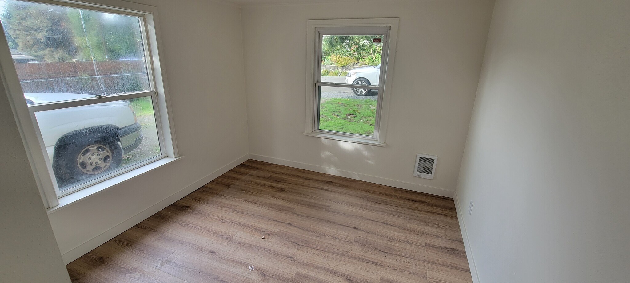 Building Photo - 11346 Sunnyside Ave N