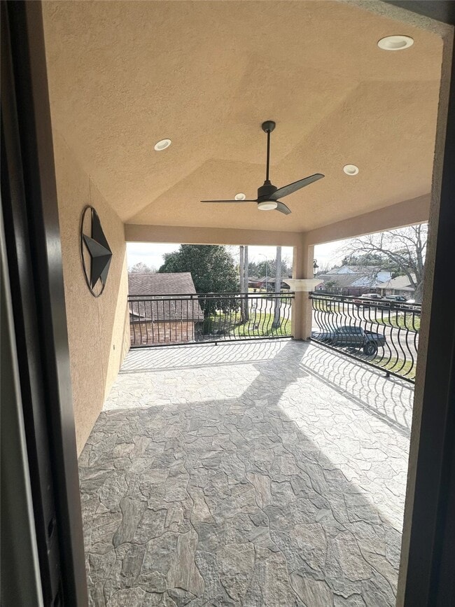 Building Photo - 10518 Pleasanton Dr