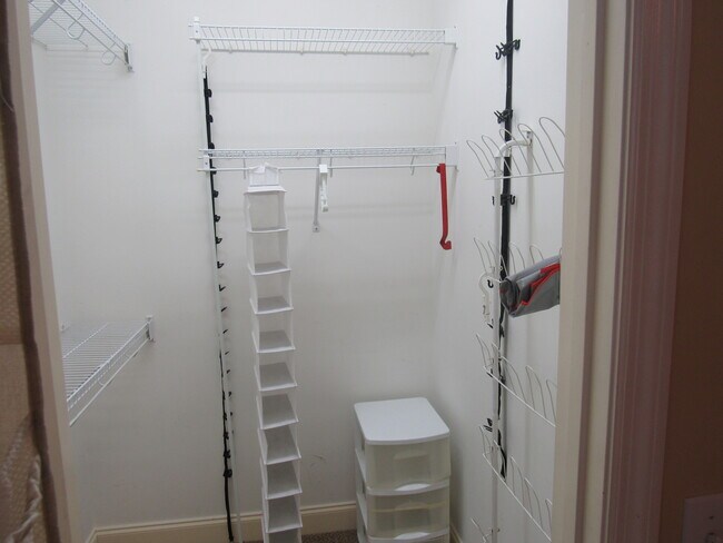 Building Photo - 28 Azalea Ave