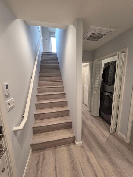 Building Photo - 645 Gellert