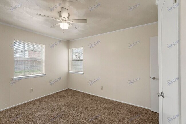 Building Photo - 14732 Oakwood Ln