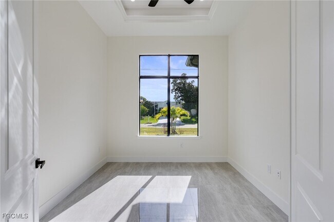 Building Photo - 153 SE 21st St