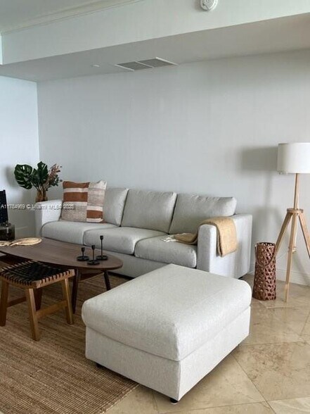 Building Photo - 17875 Collins Ave