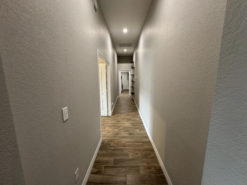 Building Photo - 1558 W 5th St