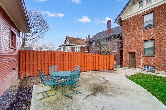 Building Photo - 2881 Observatory Ave