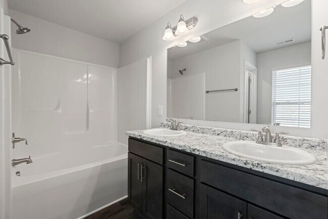 Building Photo - 9102 Eagle Trce Dr SE