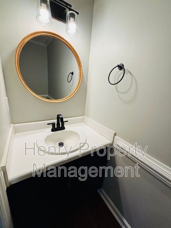 Building Photo - 8929 New Windsor Pl