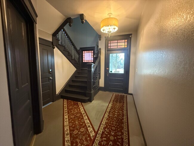 Building Photo - 813 Hall of Fame Dr