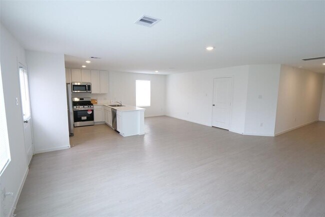 Building Photo - 26727 Feather Reed Dr