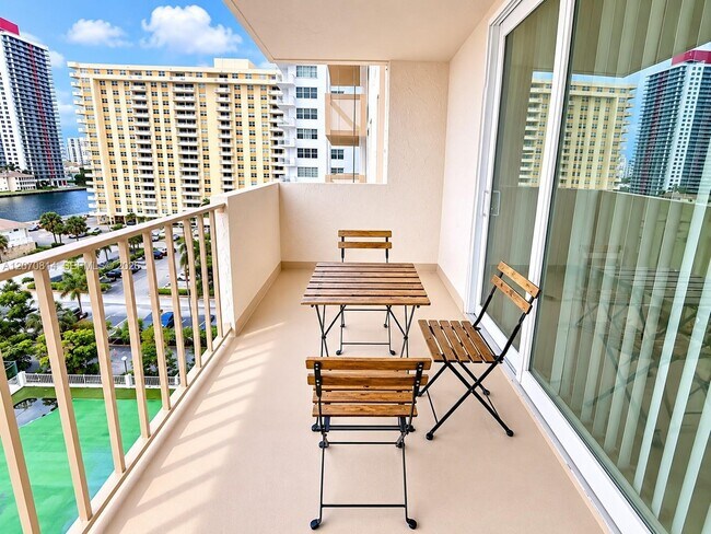 Building Photo - 1865 S Ocean Dr