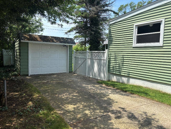 Building Photo - 3010 Oakwood St