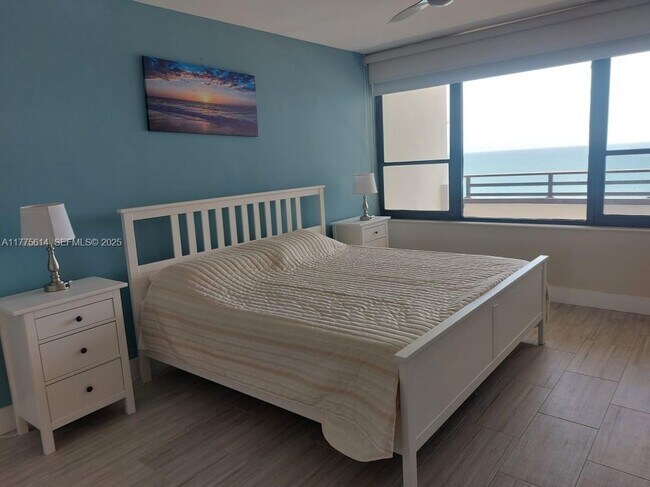 Building Photo - 3505 S Ocean Dr