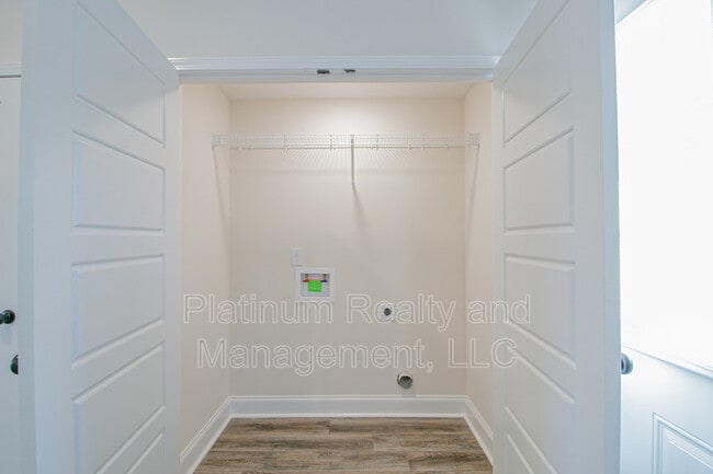 Building Photo - 550 Peachers Mill Rd