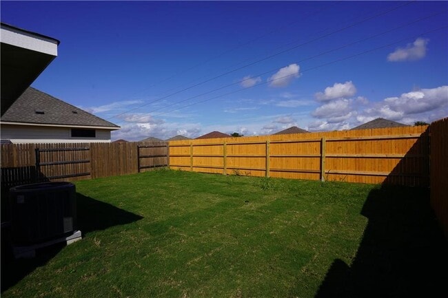 Building Photo - 131 Trailstone Dr