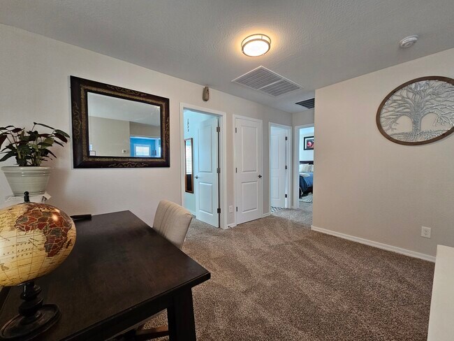 Building Photo - 880 S 150th Dr