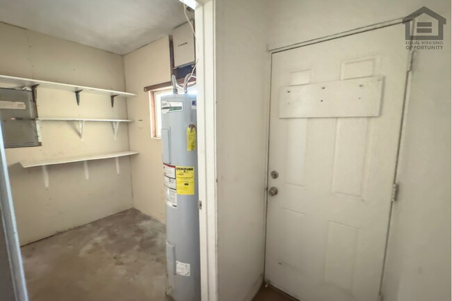 Building Photo - 4Bed/2Bath House at Glendale Ave/19th Ave! Ready for Immediate Move-In! – RV GATE! NO HOA!