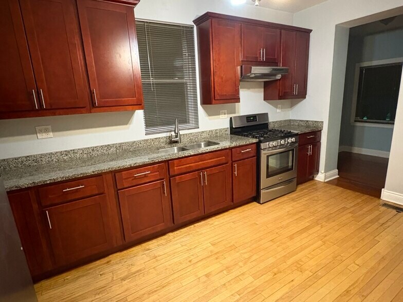 Building Photo - 4622 S Troy St