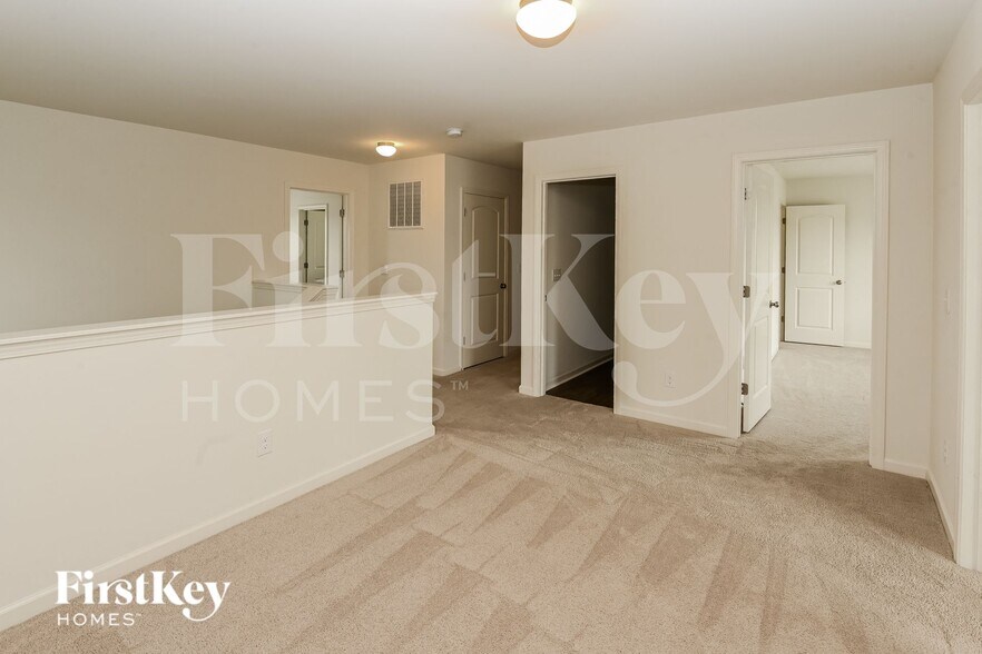 Building Photo - 153 Hidden Lakes Rd