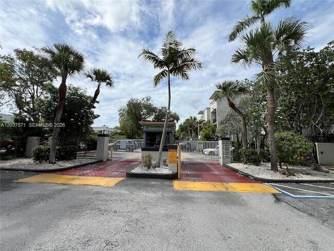 Building Photo - 6886 N Kendall Dr