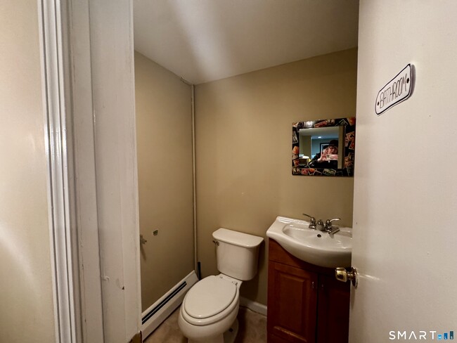 Building Photo - 6 Redcoat Ln