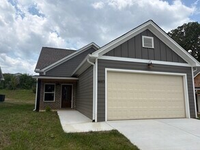 Building Photo - 4683 Heiskell Dr