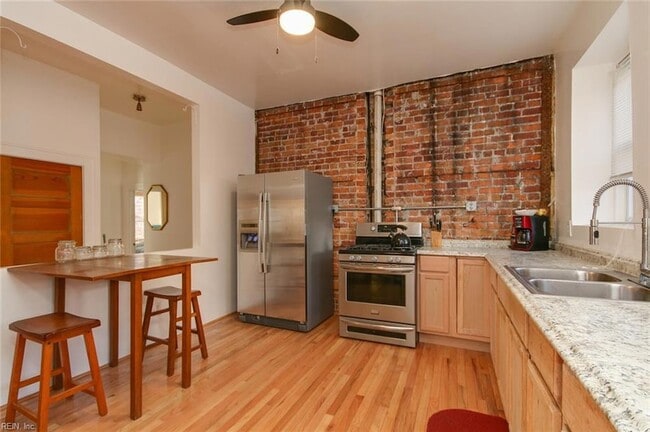 Building Photo - 3901 Newport Ave