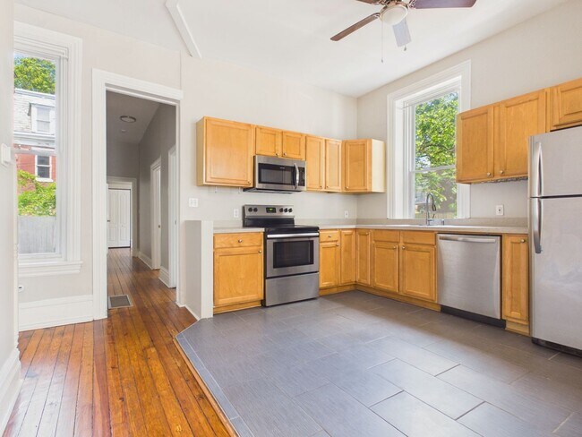 Building Photo - 206 Kelker St