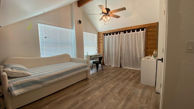 Building Photo - 22990 SW 156th Ave