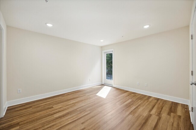 Building Photo - 1519 N Sydenham St