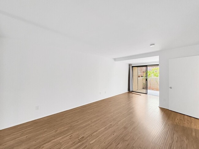 Building Photo - Incredible 2BD/2.5BA w/Ocean Views and Acr...