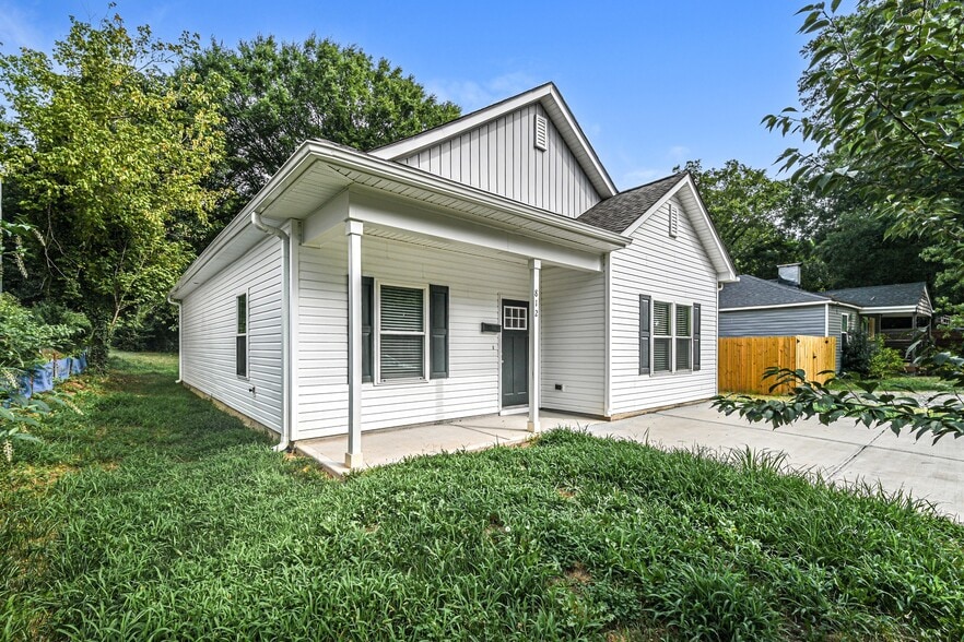 Building Photo - 812 Cantwell St