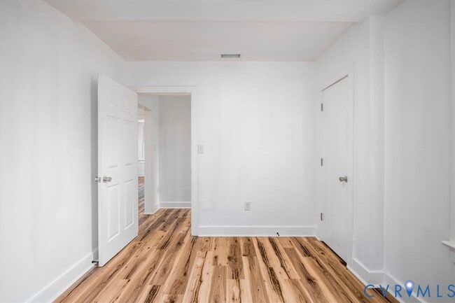Building Photo - 1609 Buren St