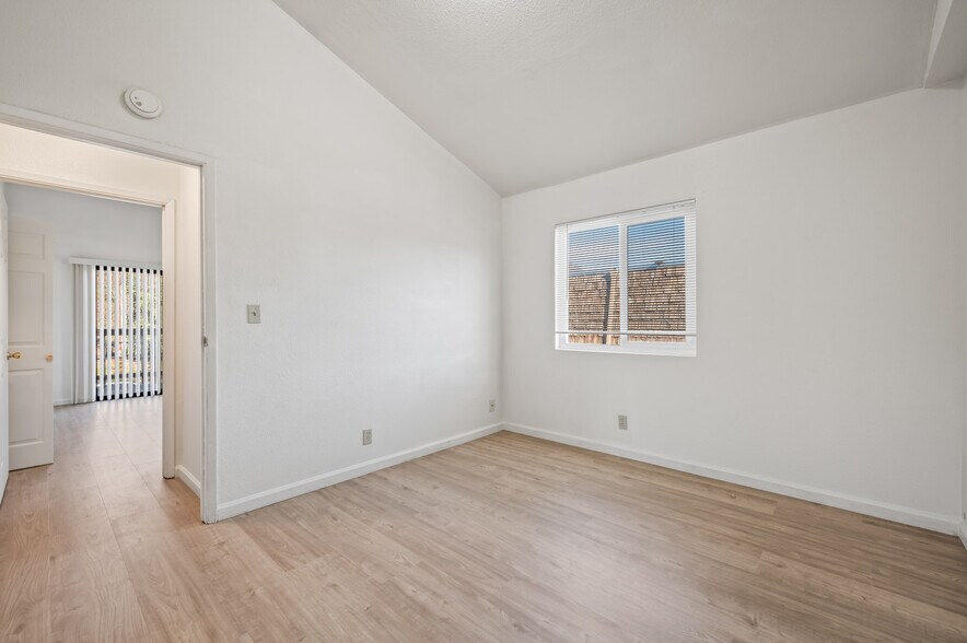 Building Photo - 1609 B St