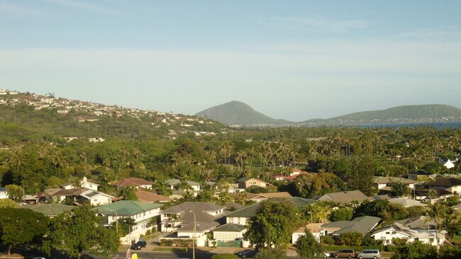 Building Photo - **REGENCY AT KAHALA 3BD/2BA/1PK CONDO FOR RENT**
